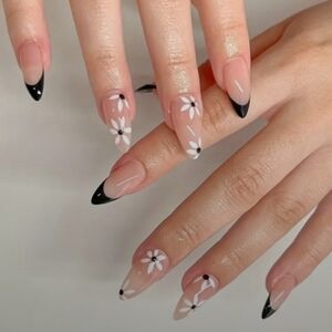 24 Pieces Fake press on nails